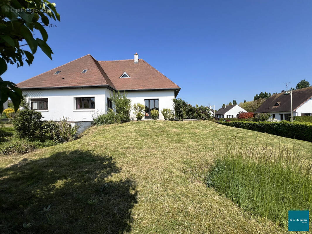 Maison à CORMELLES-LE-ROYAL