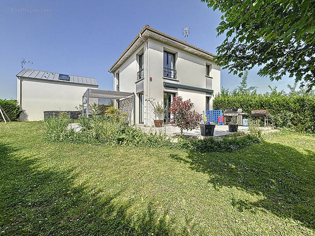 Maison à VERT-SAINT-DENIS