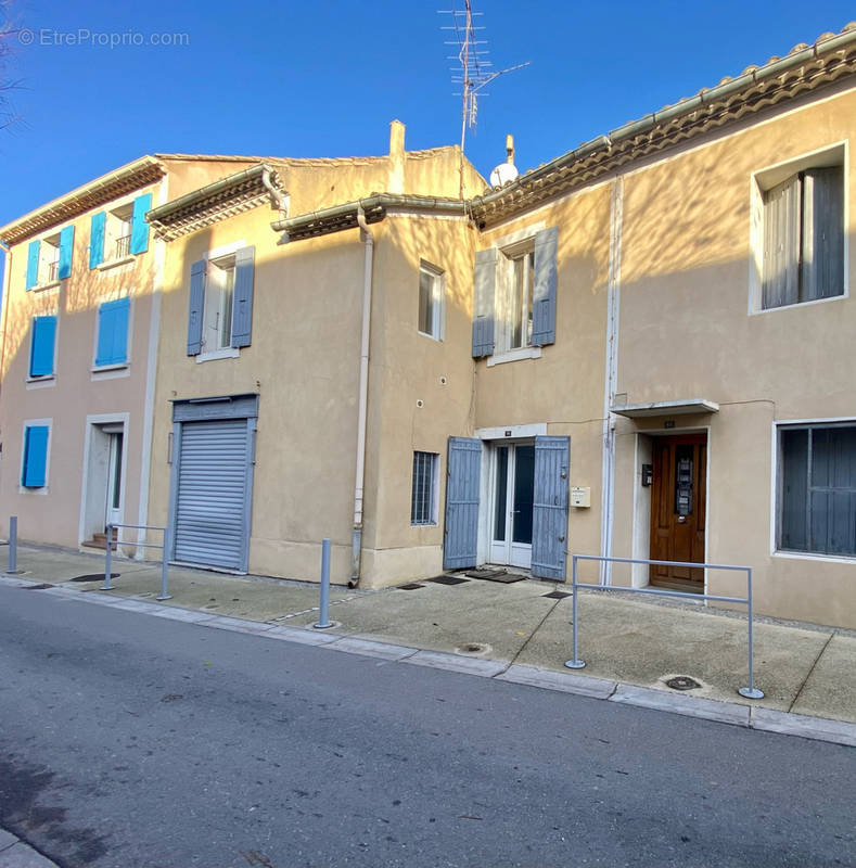 Maison à CAMARET-SUR-AIGUES