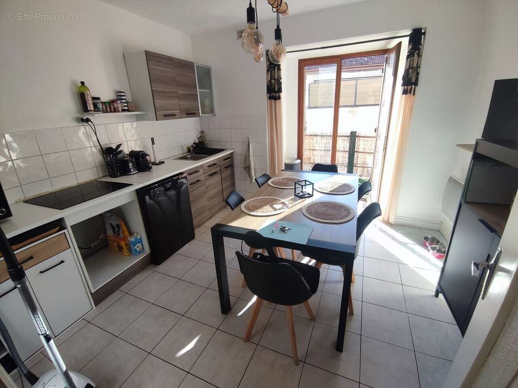 Appartement à SAINT-ANDEOL-LE-CHATEAU
