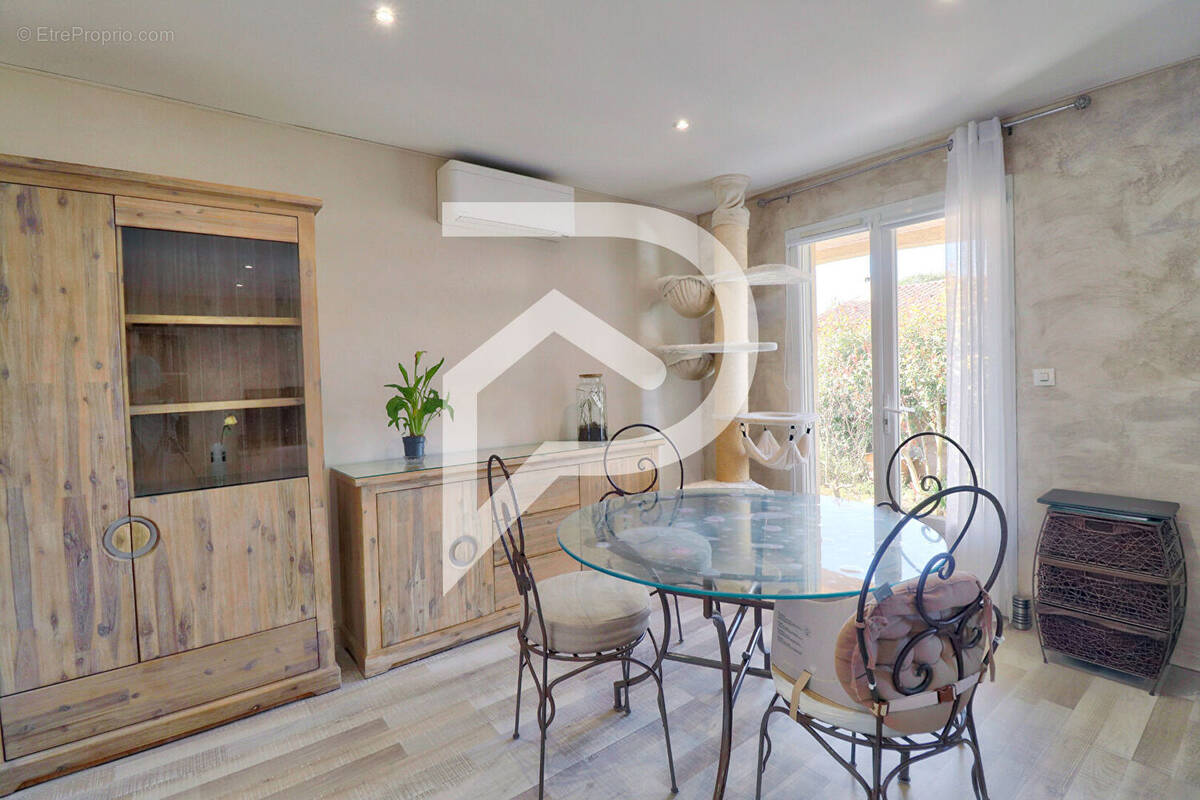 Maison à VINON-SUR-VERDON