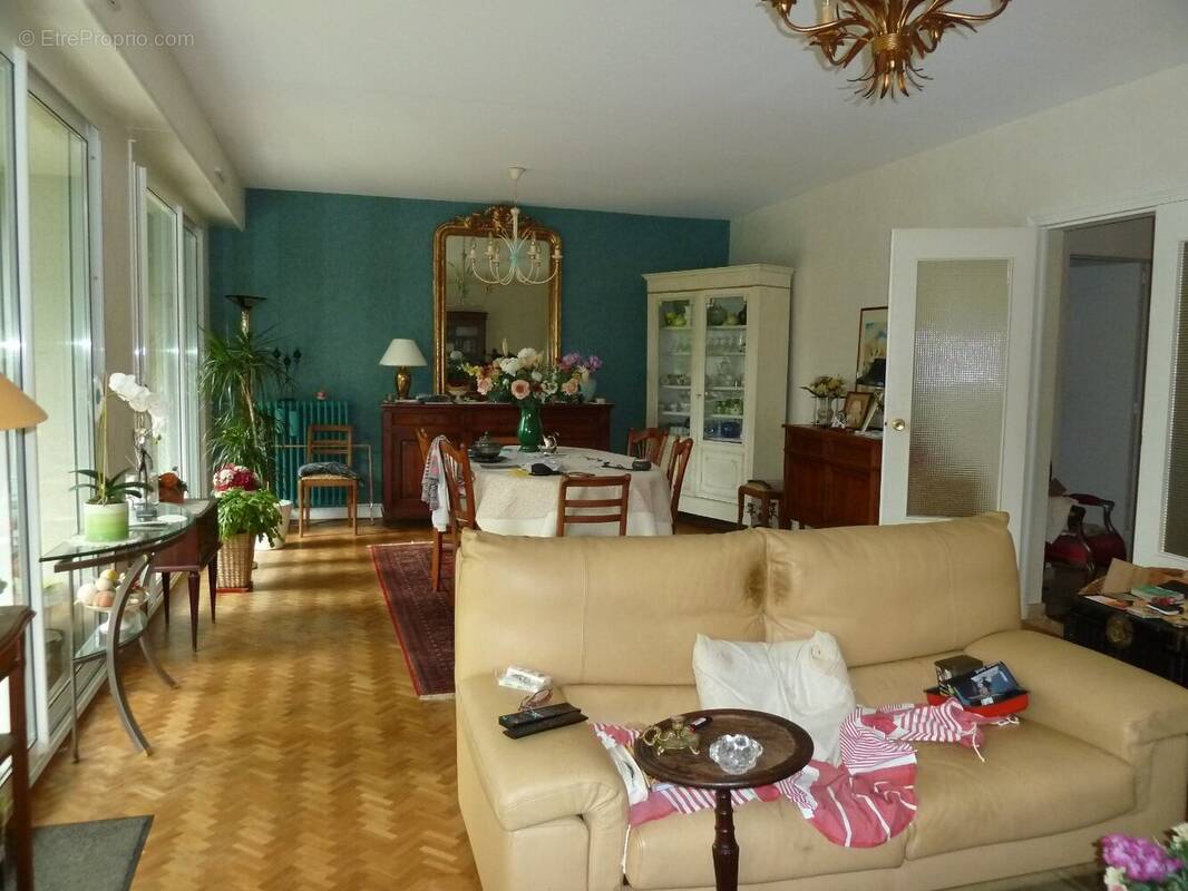 Appartement à AVRILLE