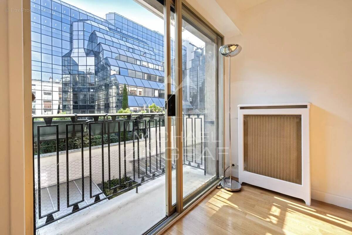 Appartement à PARIS-8E
