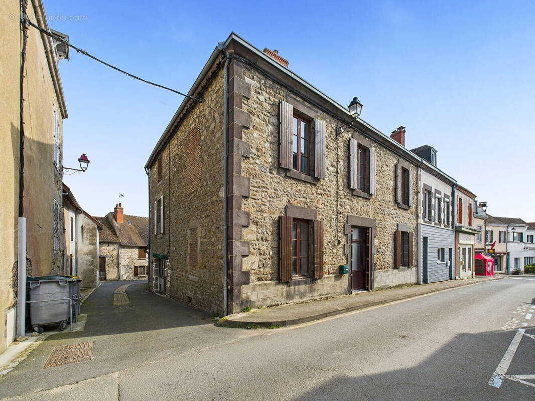 Maison à AUZANCES