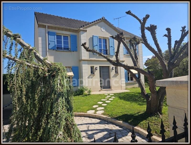 Maison à LORRIS