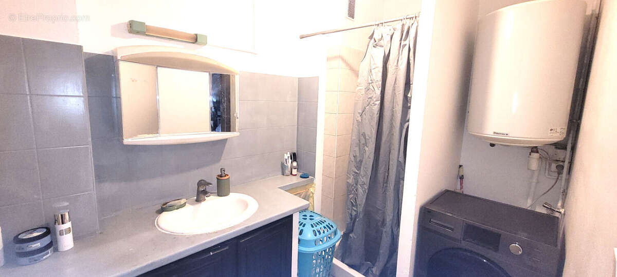 Appartement à ENTRAIGUES-SUR-LA-SORGUE