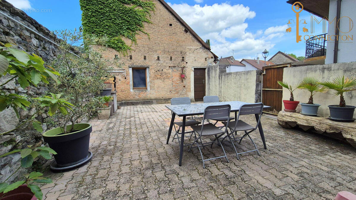Maison à CULOZ