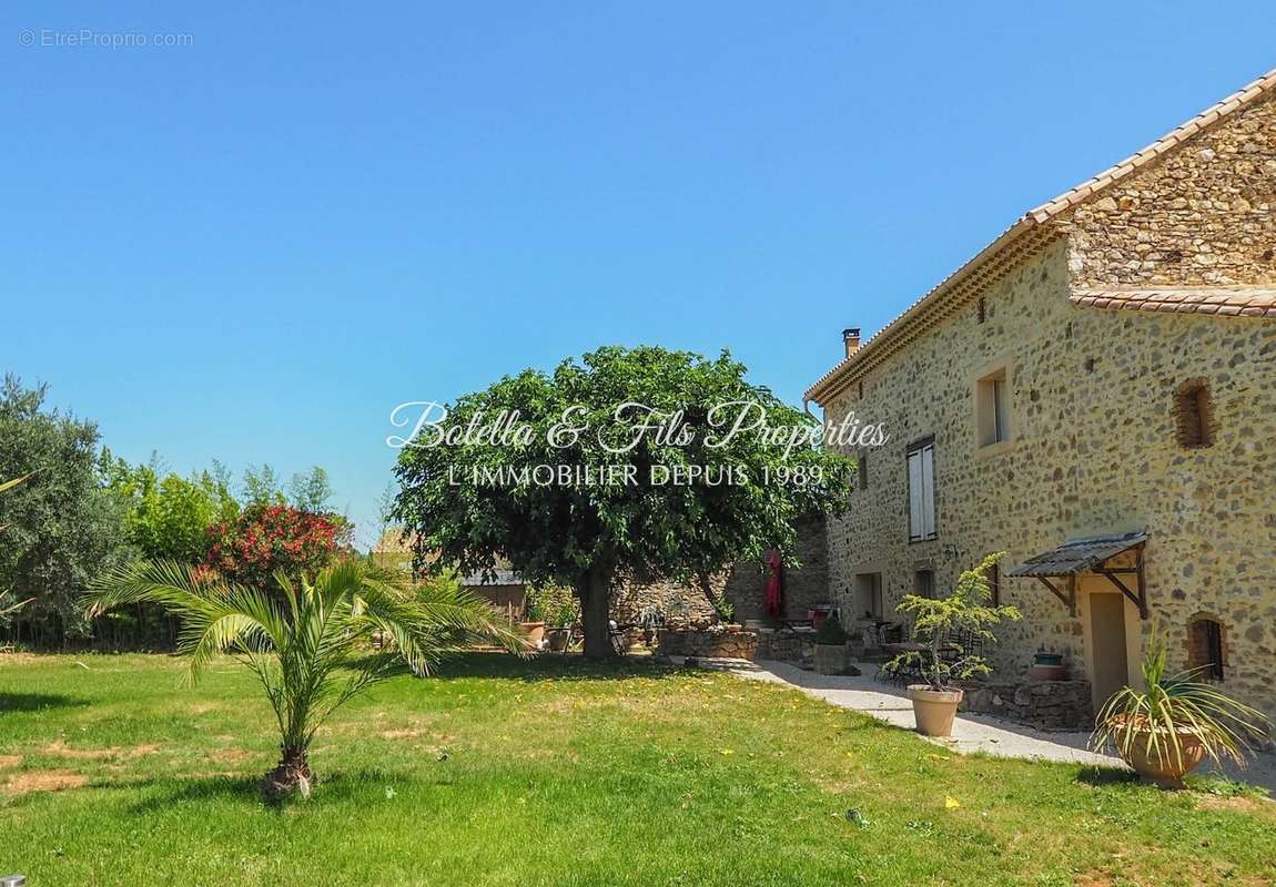 Maison à LAUDUN-L&#039;ARDOISE