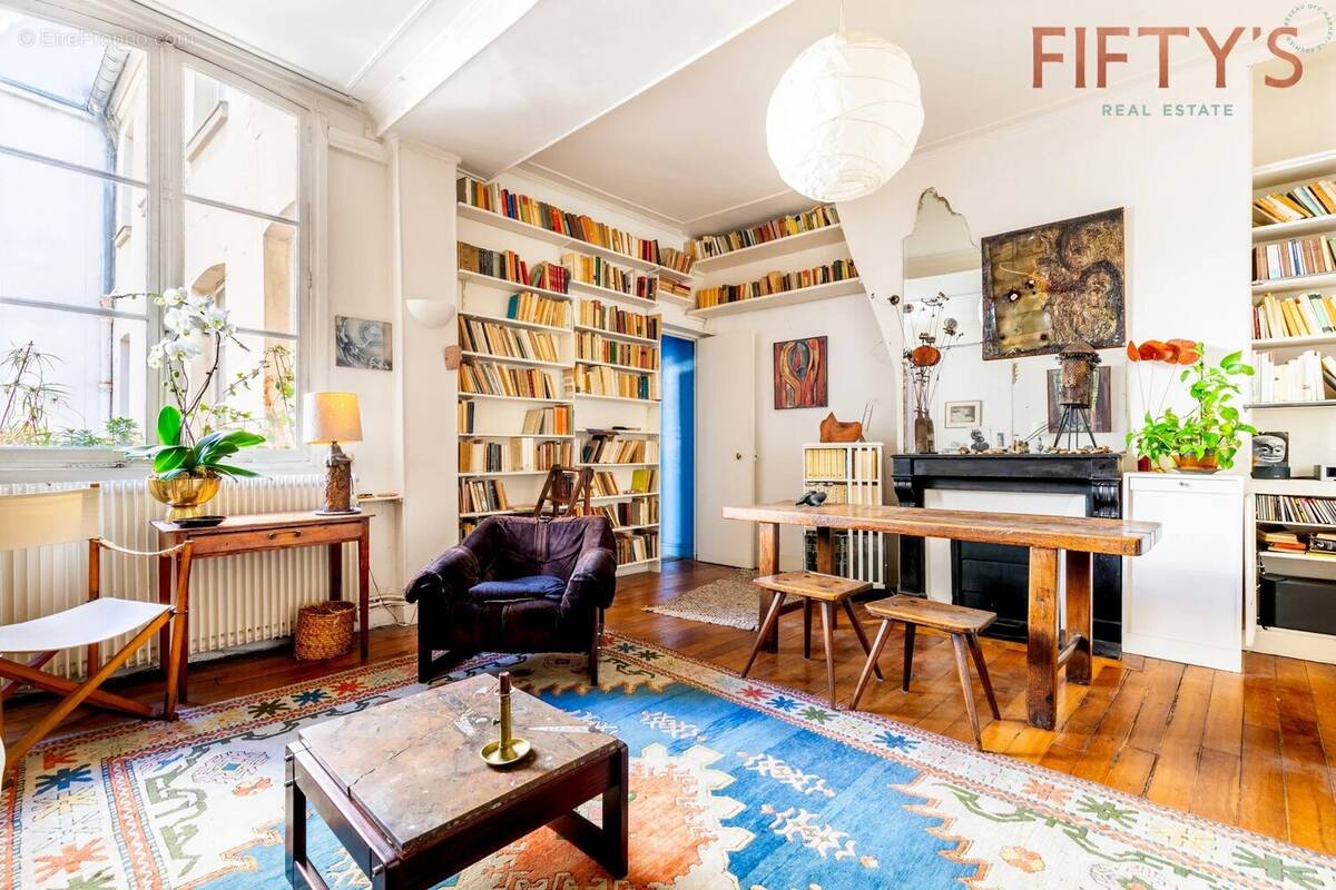 Appartement à PARIS-1E