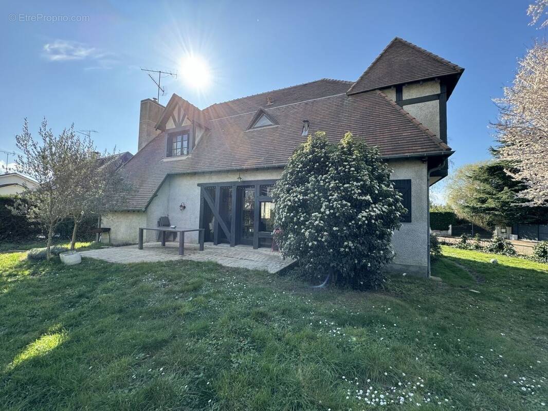 Maison à SAINT-PRYVE-SAINT-MESMIN