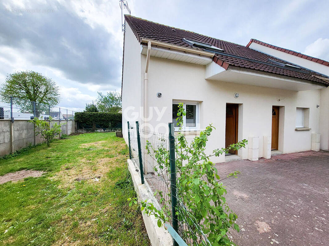 Maison à FLEURY-SUR-ORNE