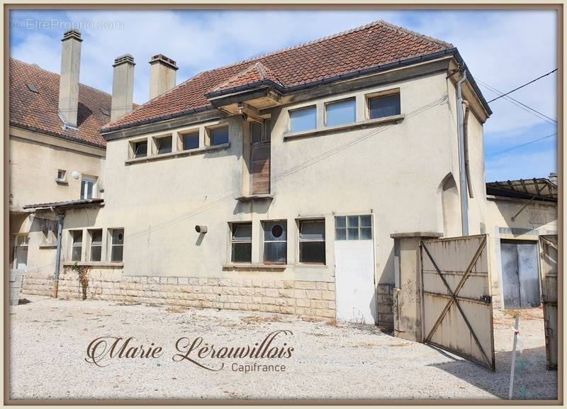 Maison à PONT-SAINTE-MARIE