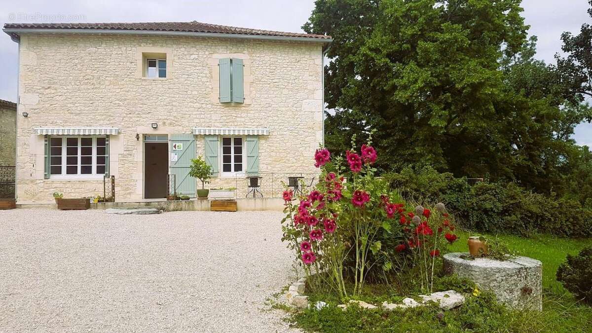 Maison à PUYLAROQUE