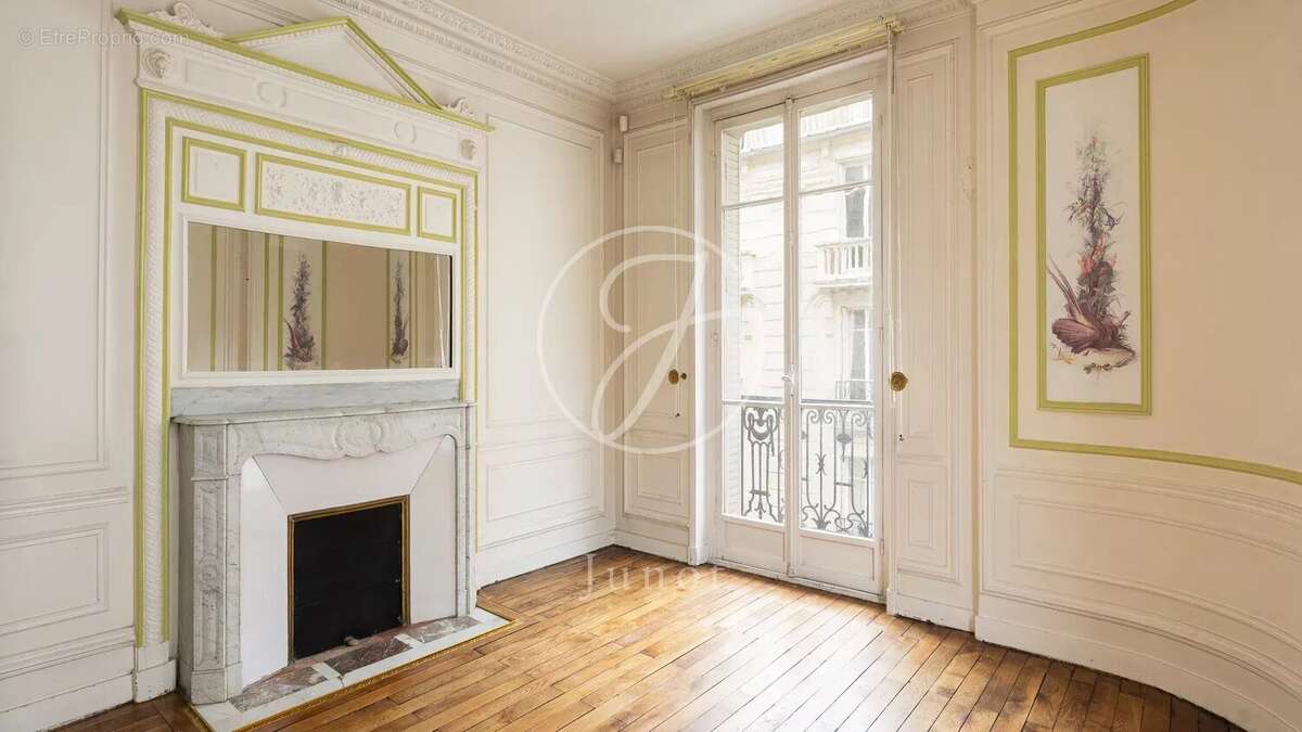 Appartement à PARIS-16E