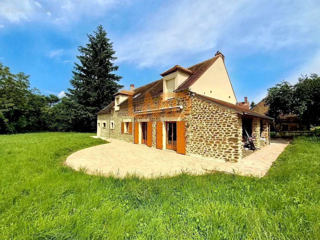 Maison à CHAILLAC
