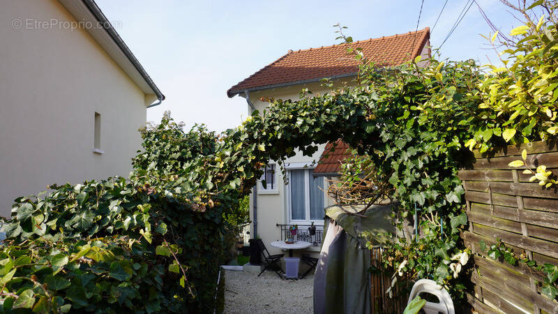 Maison à SAINT-GRATIEN