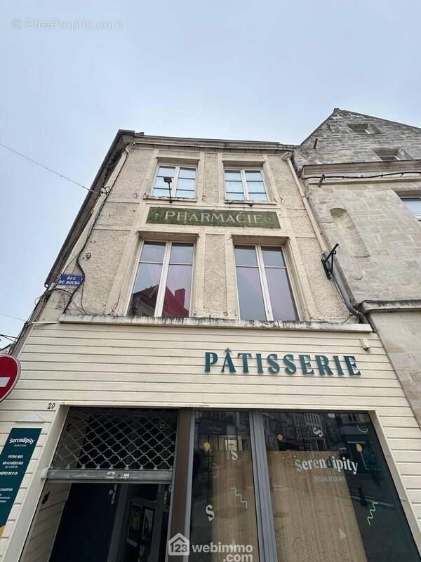 Dans un immeuble de charme au c½ur de la cité médiévale - Appartement à LAON