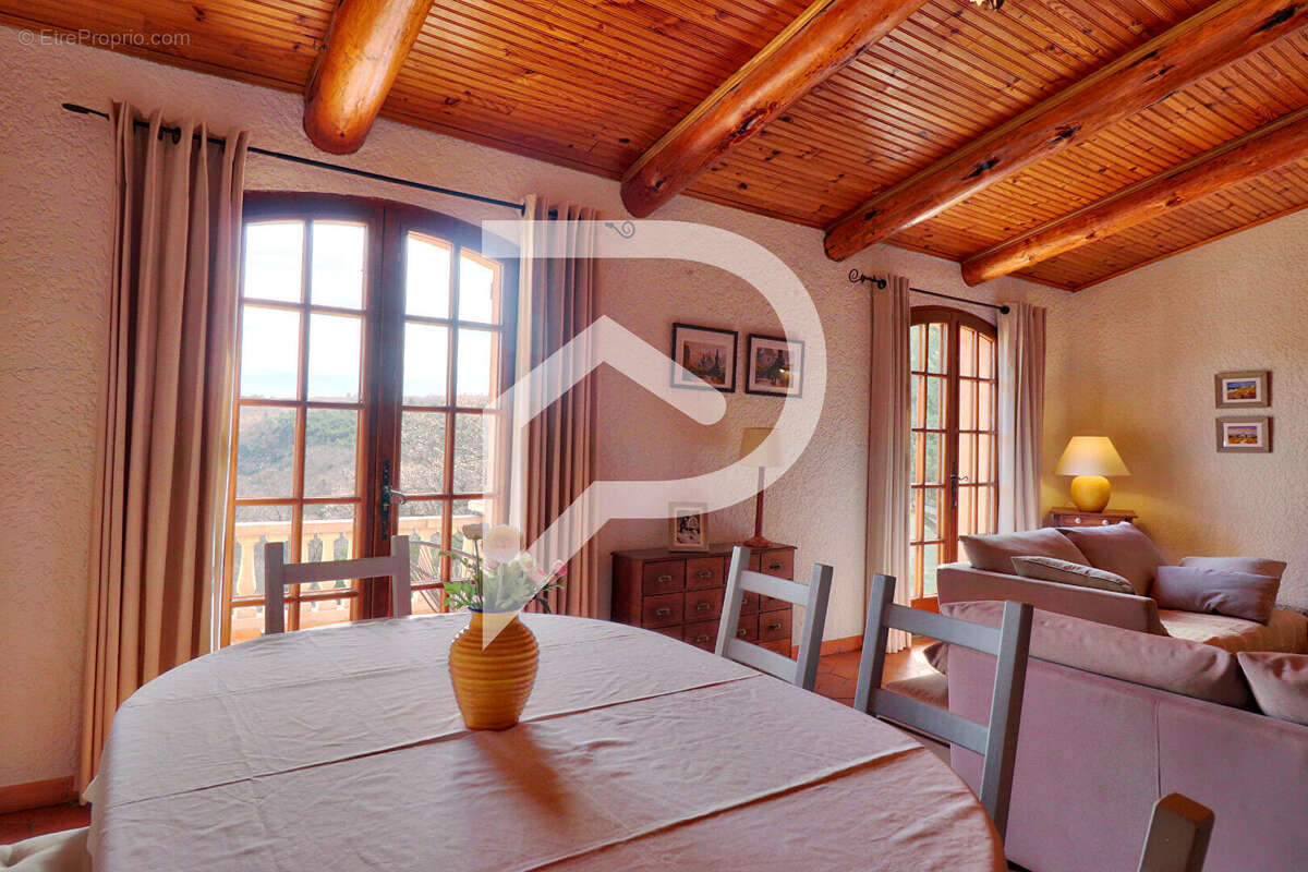 Maison à ARTIGNOSC-SUR-VERDON
