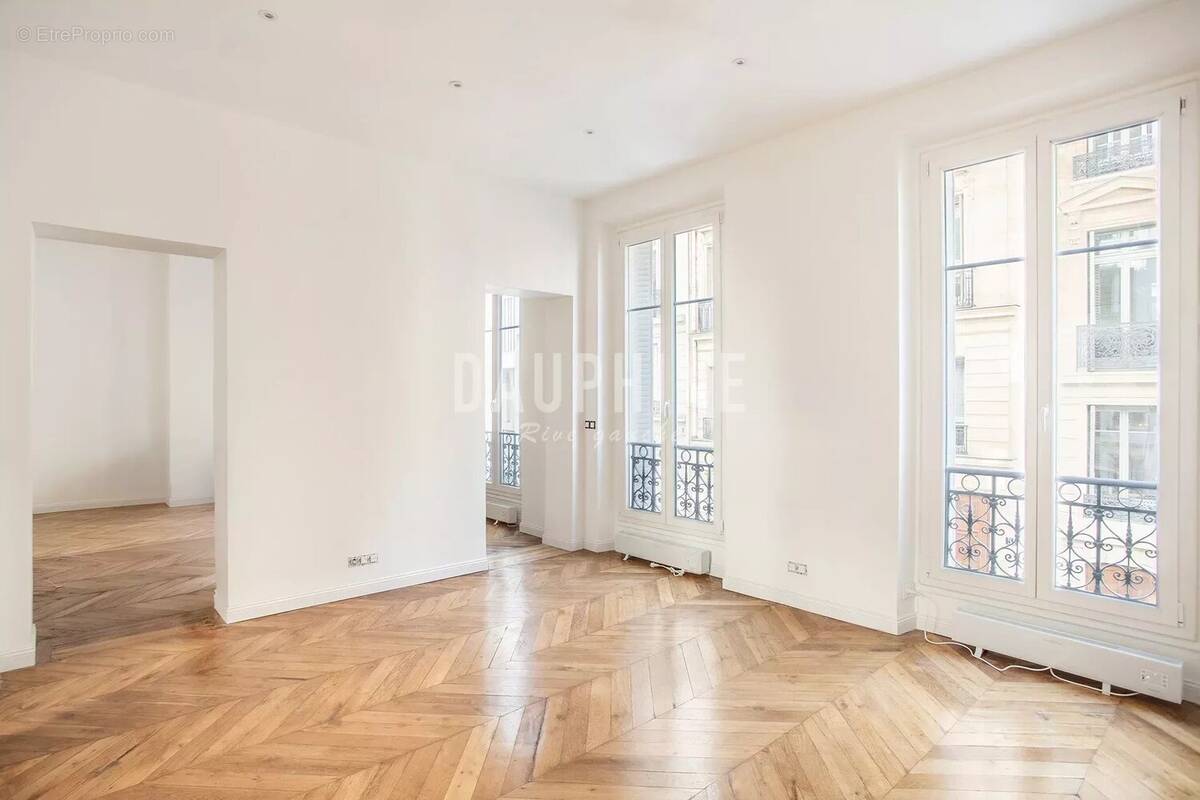 Appartement à PARIS-8E