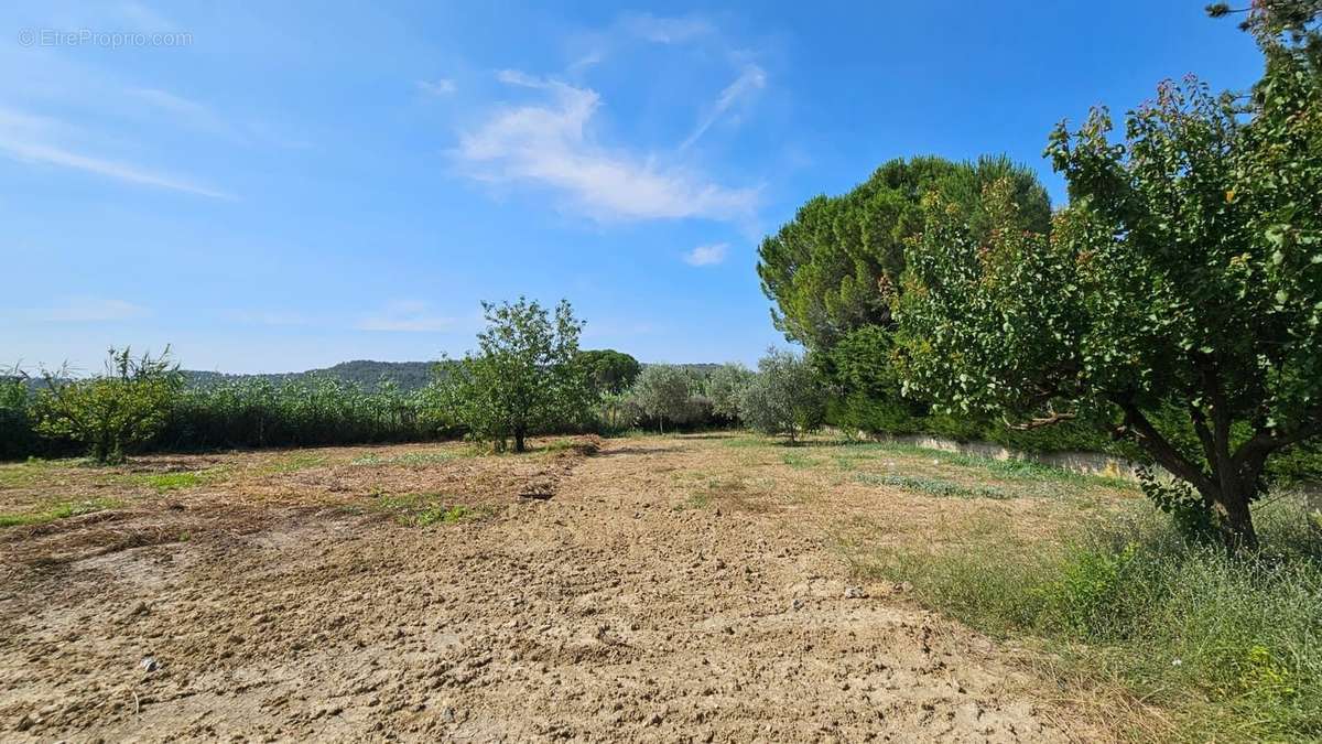 Terrain à CLARENSAC