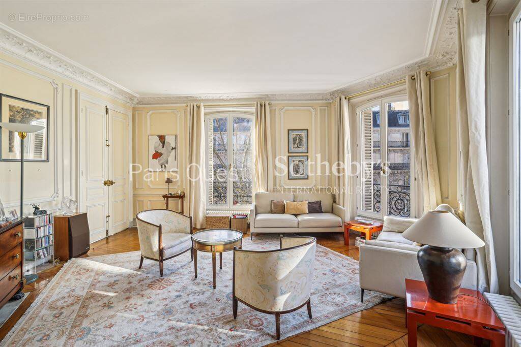 Appartement à PARIS-8E