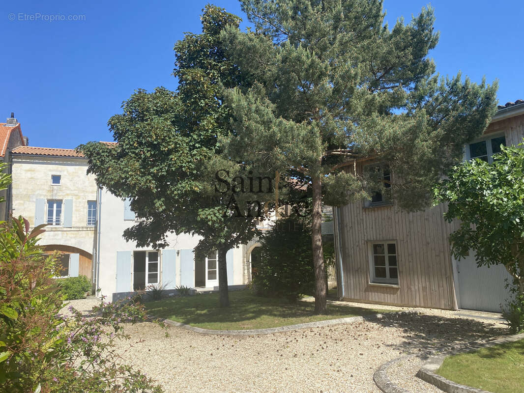 Maison à CHATEAUNEUF-SUR-CHARENTE