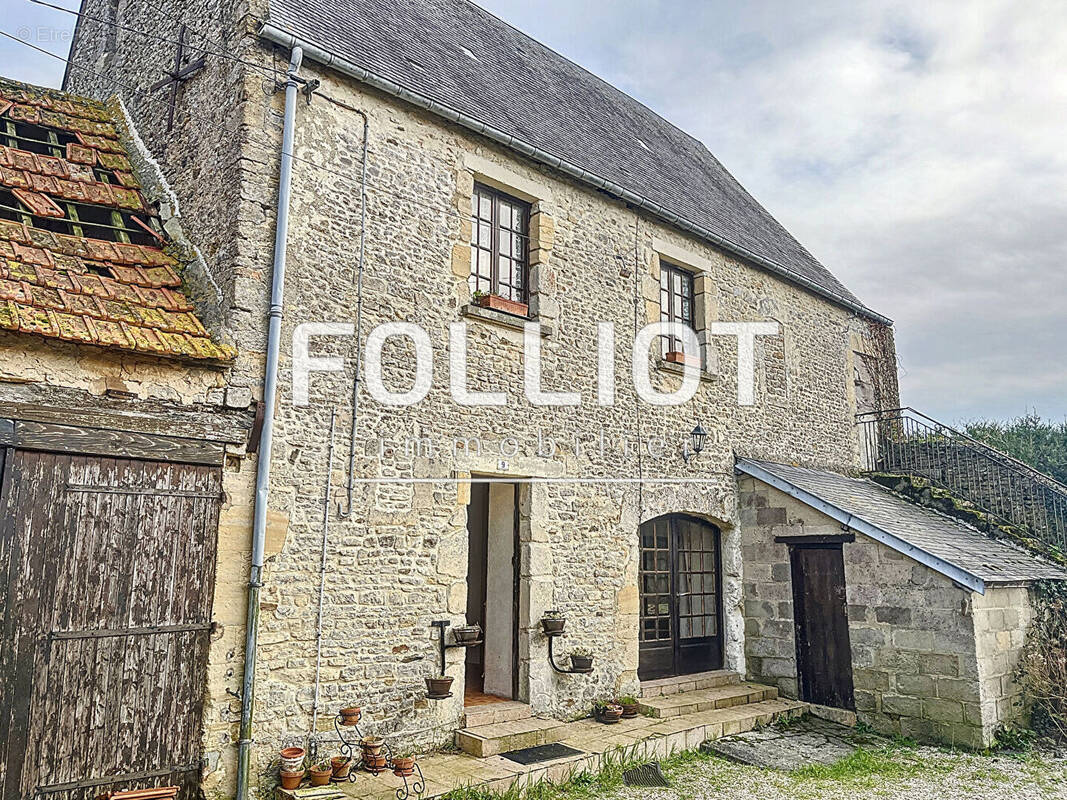 Maison à LONGUES-SUR-MER
