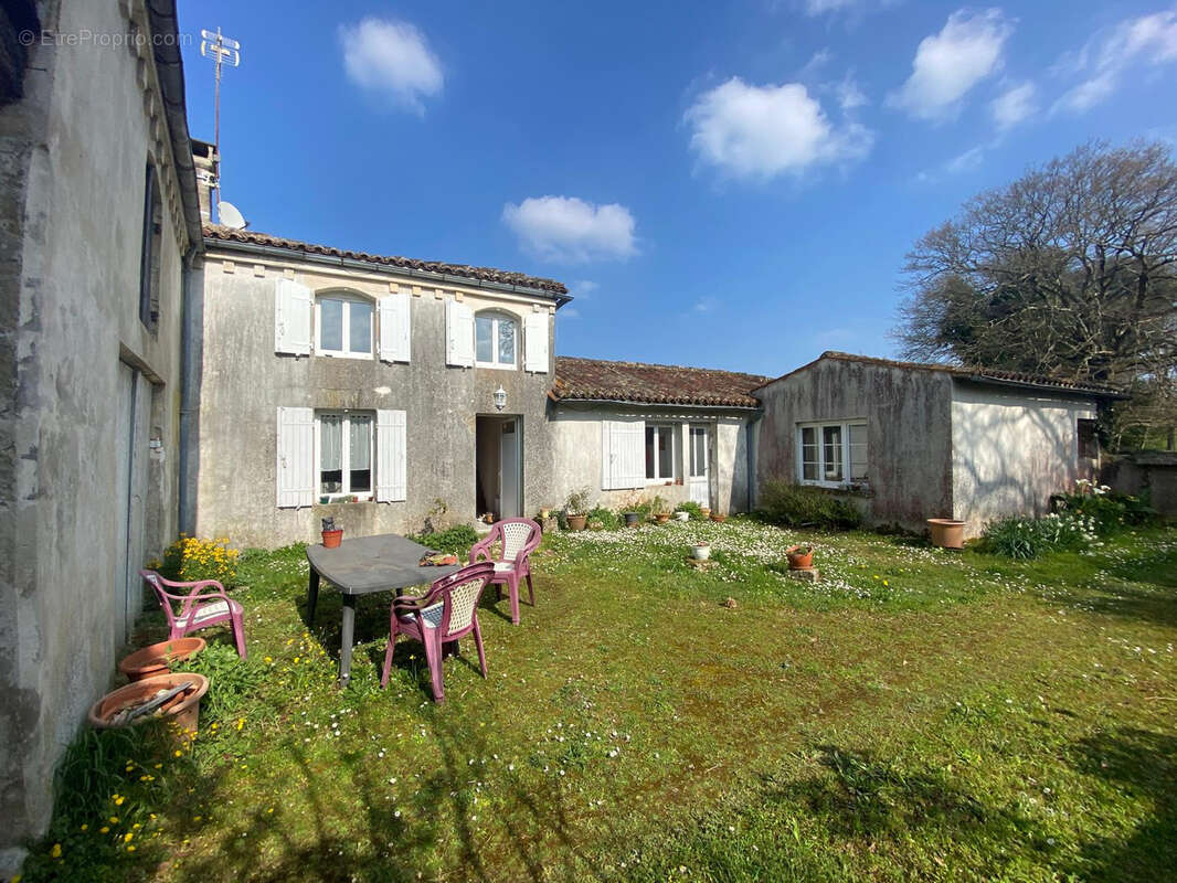 Maison à JONZAC