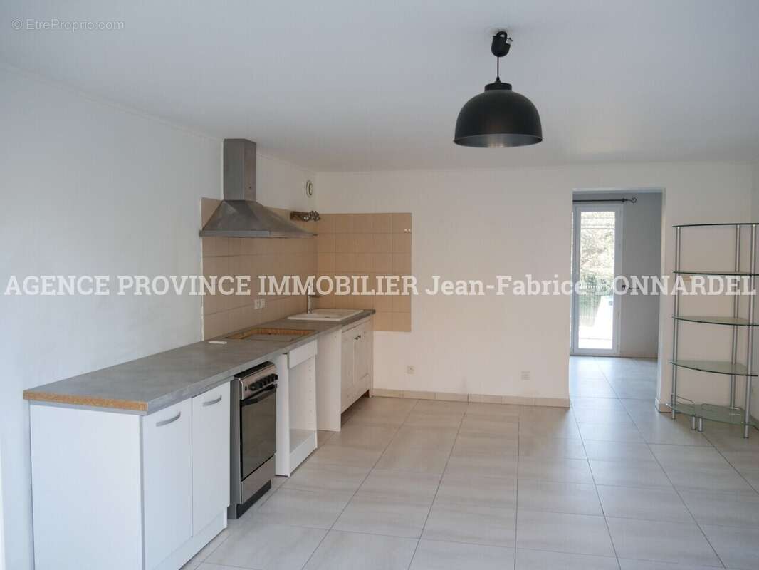Appartement à SUZE-LA-ROUSSE