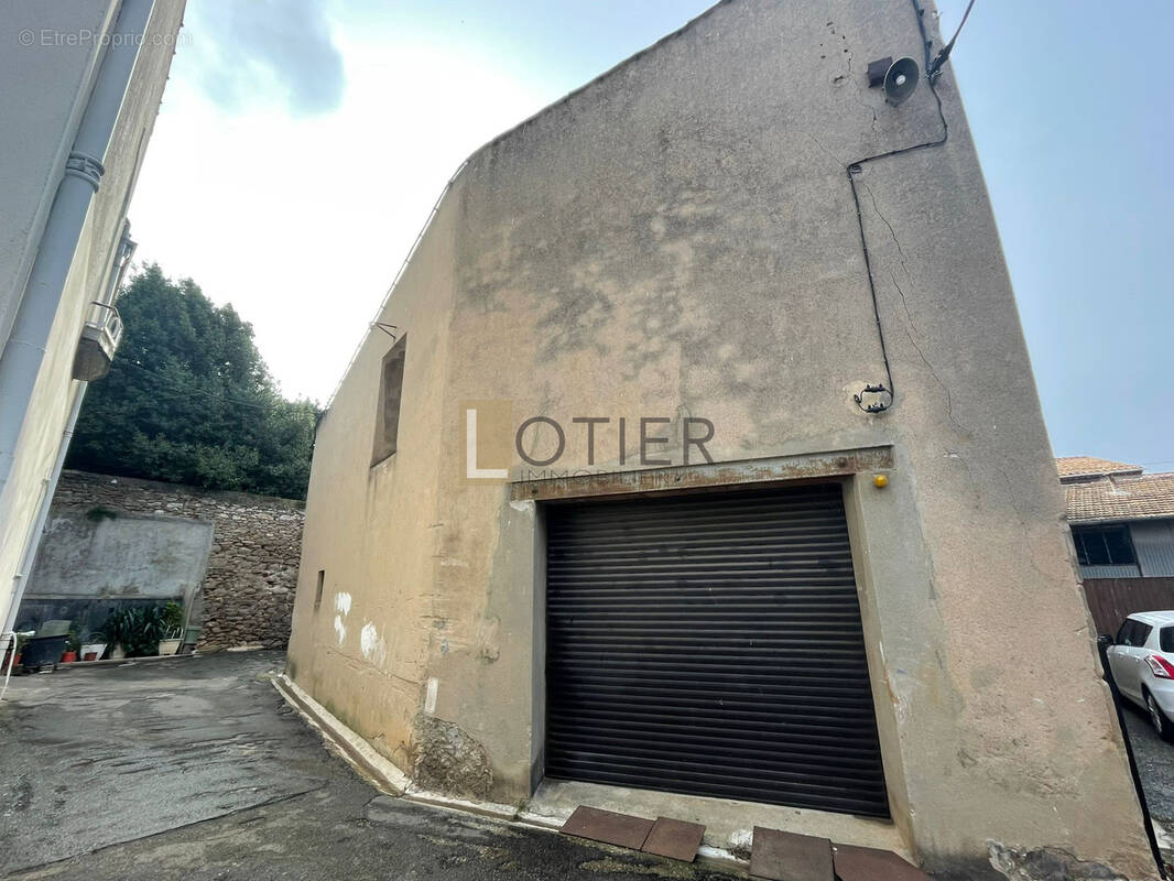 Parking à CAPENDU