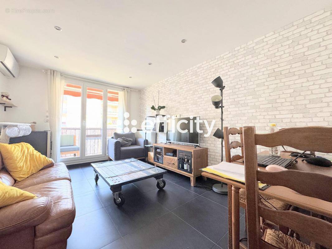 Appartement à SAINT-MAUR-DES-FOSSES