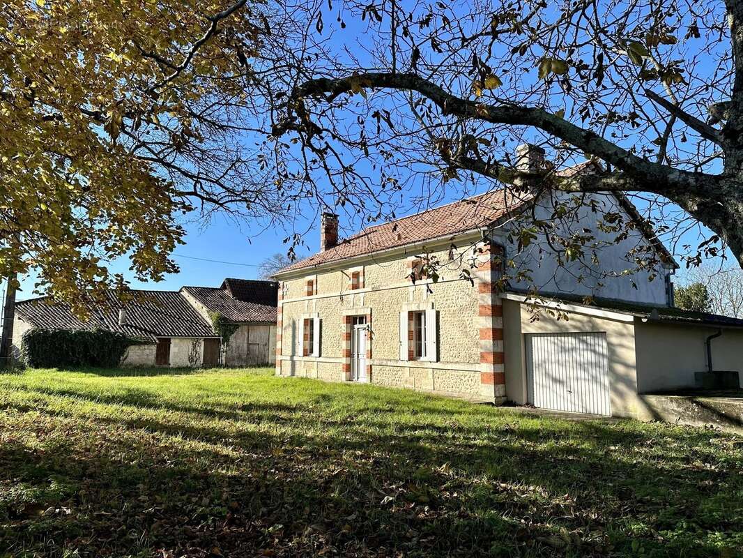 Maison à AUBETERRE-SUR-DRONNE