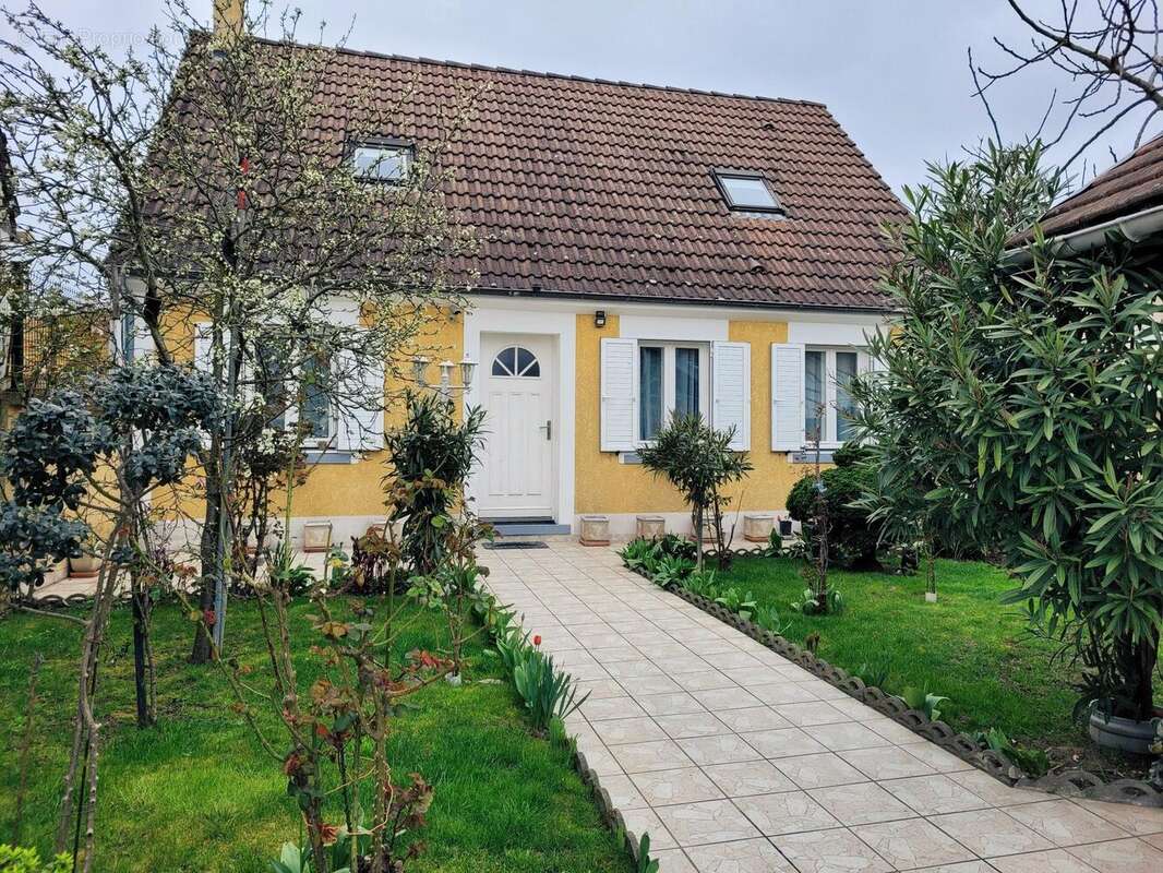 Maison à GOUSSAINVILLE