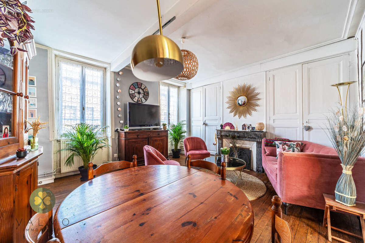 Appartement à LA QUEUE-LES-YVELINES