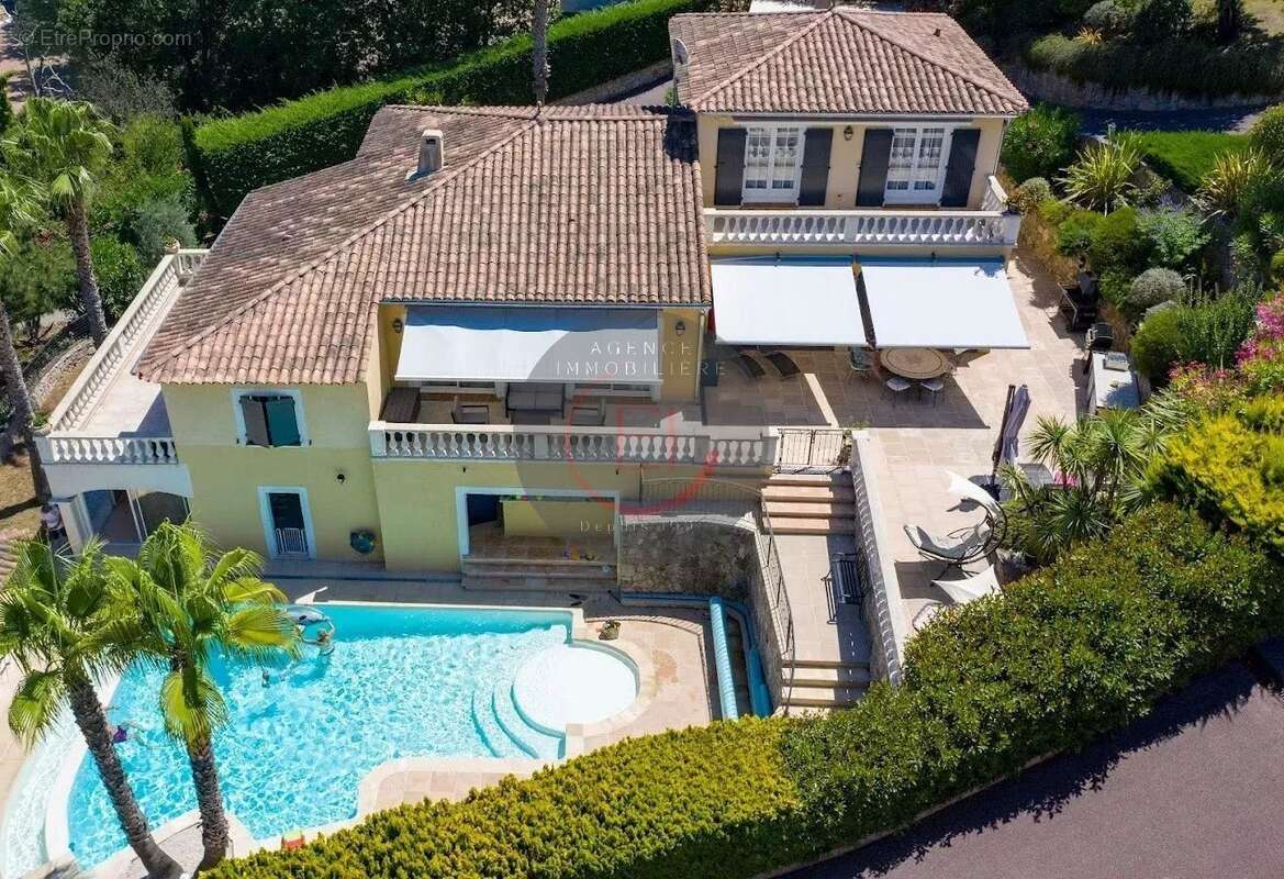 Maison à LES ADRETS-DE-L&#039;ESTEREL