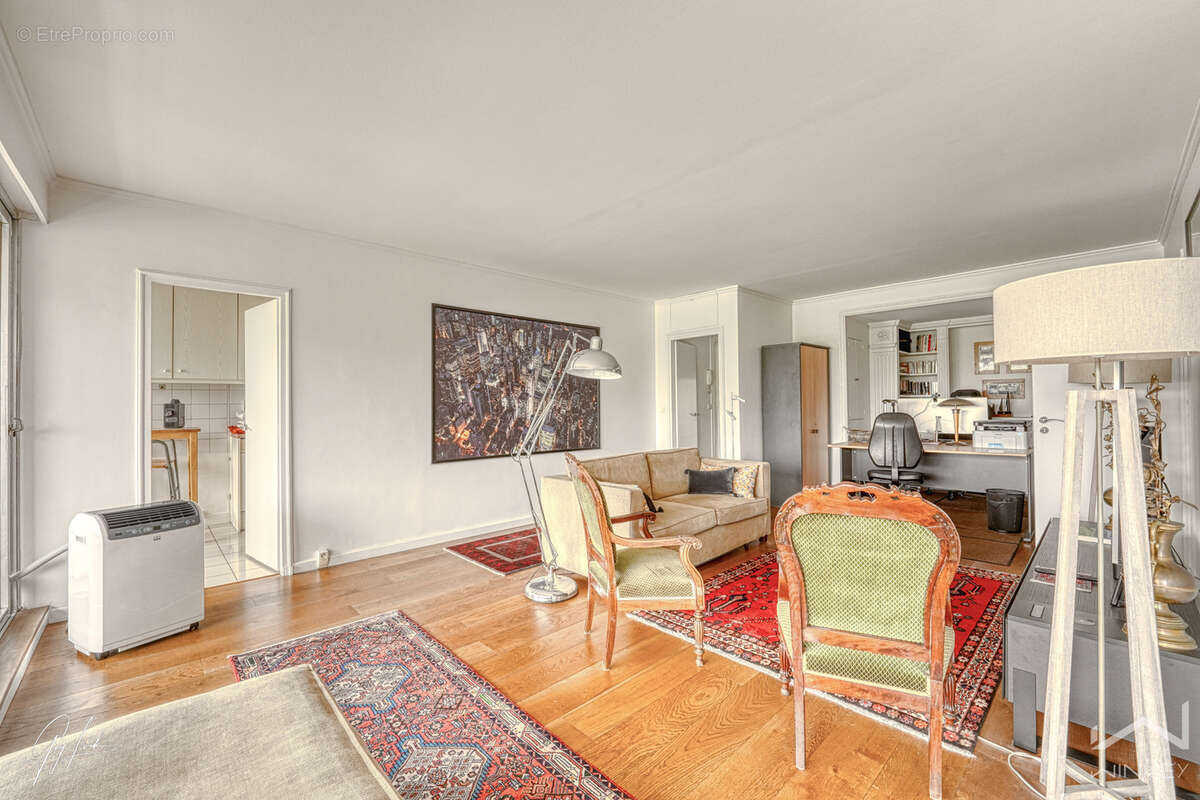 Appartement à COURBEVOIE