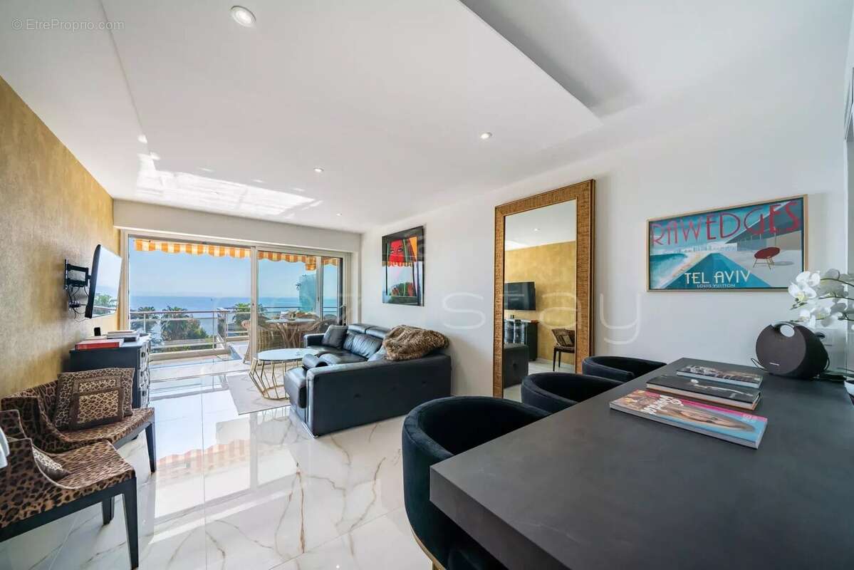 Appartement à VALLAURIS