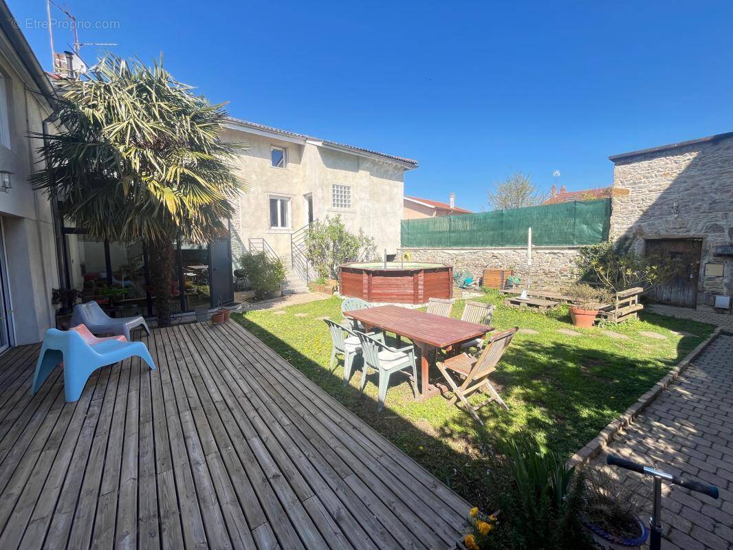 Maison à CIVRIEUX-D&#039;AZERGUES