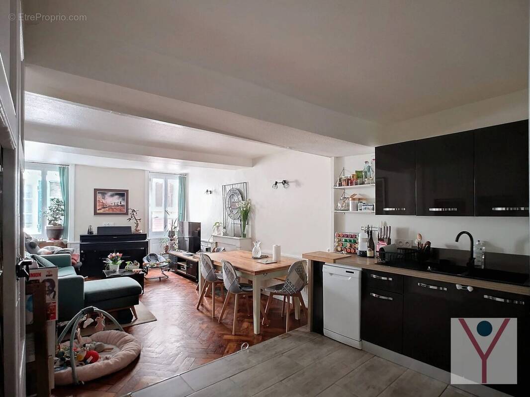 Appartement à NEUVILLE-SUR-SAONE