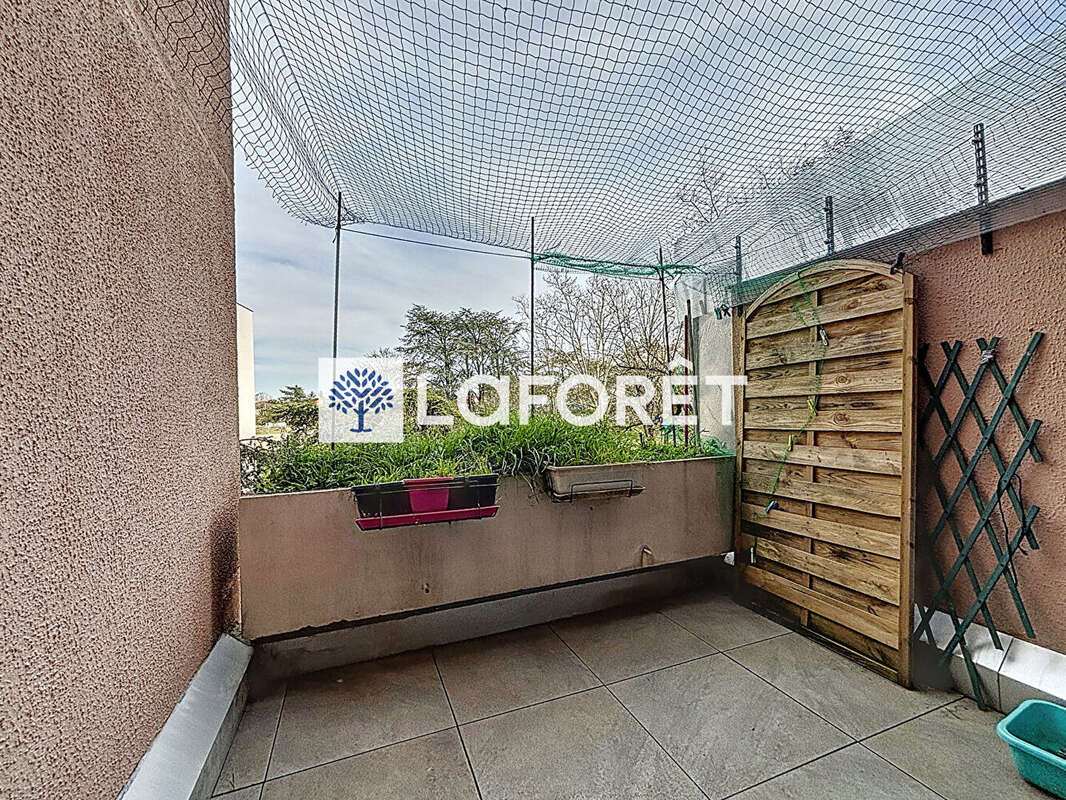 Appartement à DECINES-CHARPIEU