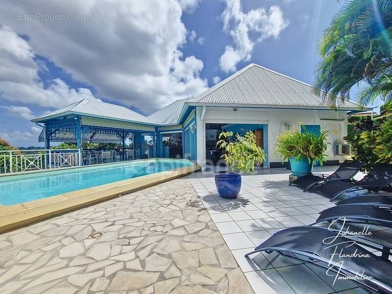 Maison à BAIE-MAHAULT