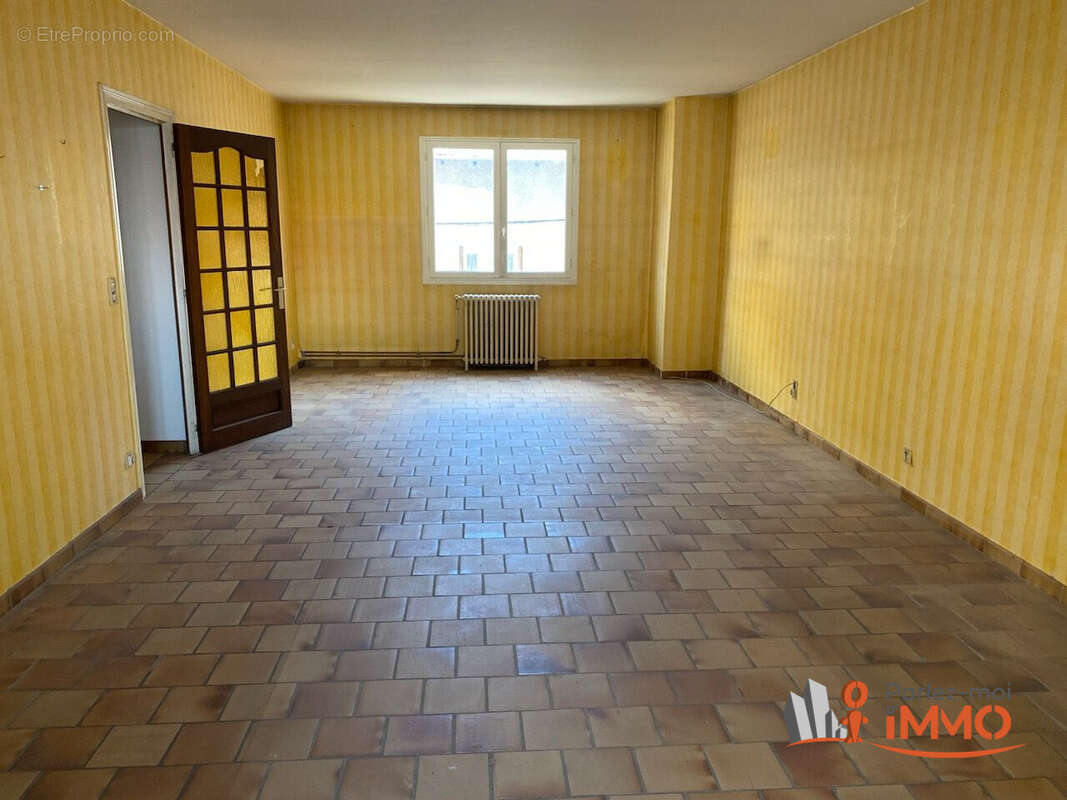Appartement à CHAZELLES-SUR-LYON