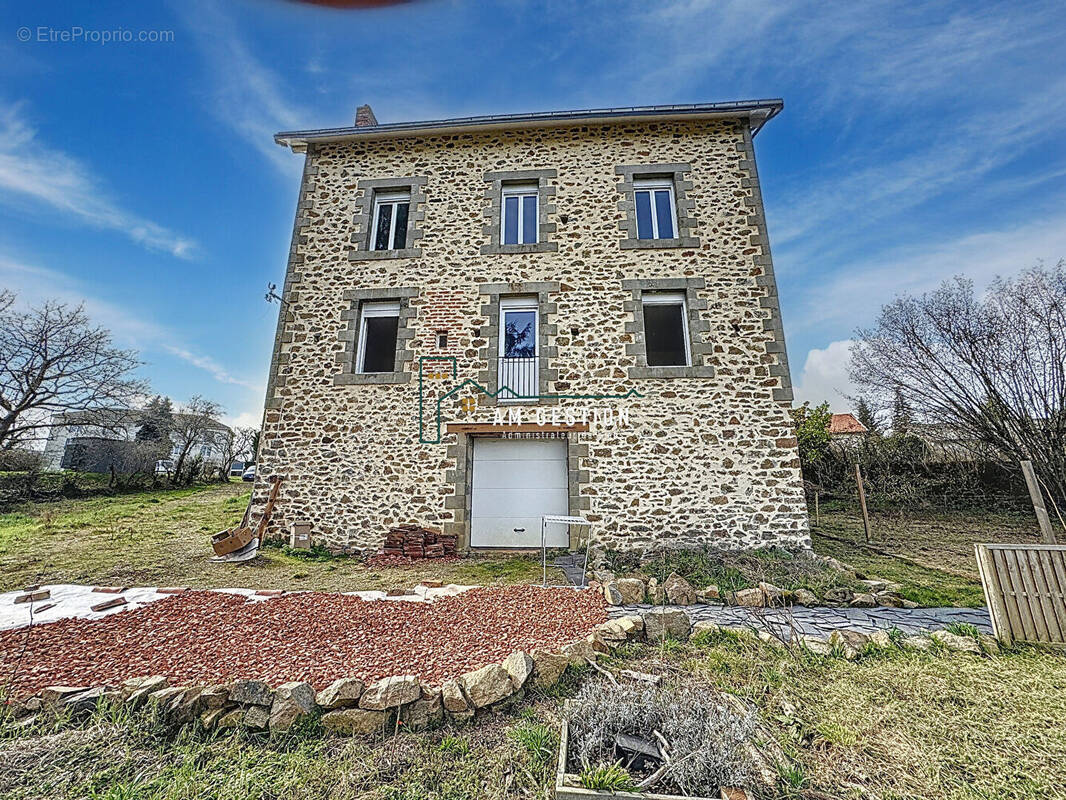 Maison à SAINT-LAURENT-SUR-GORRE