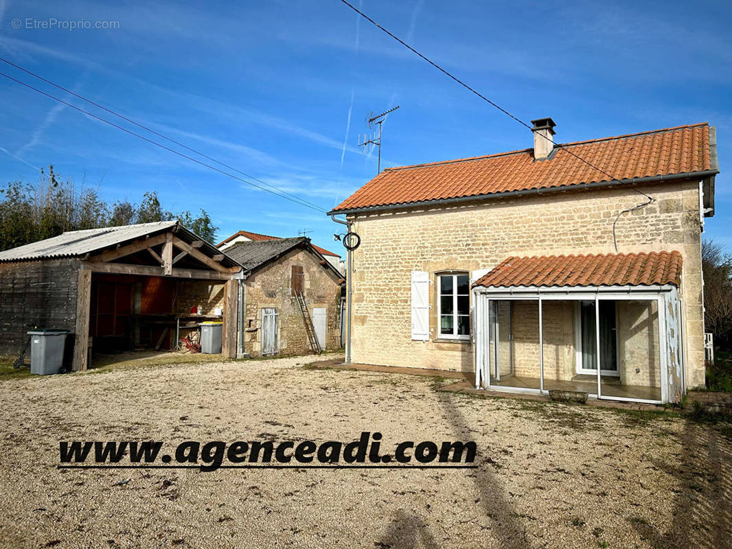 Maison à LA CRECHE