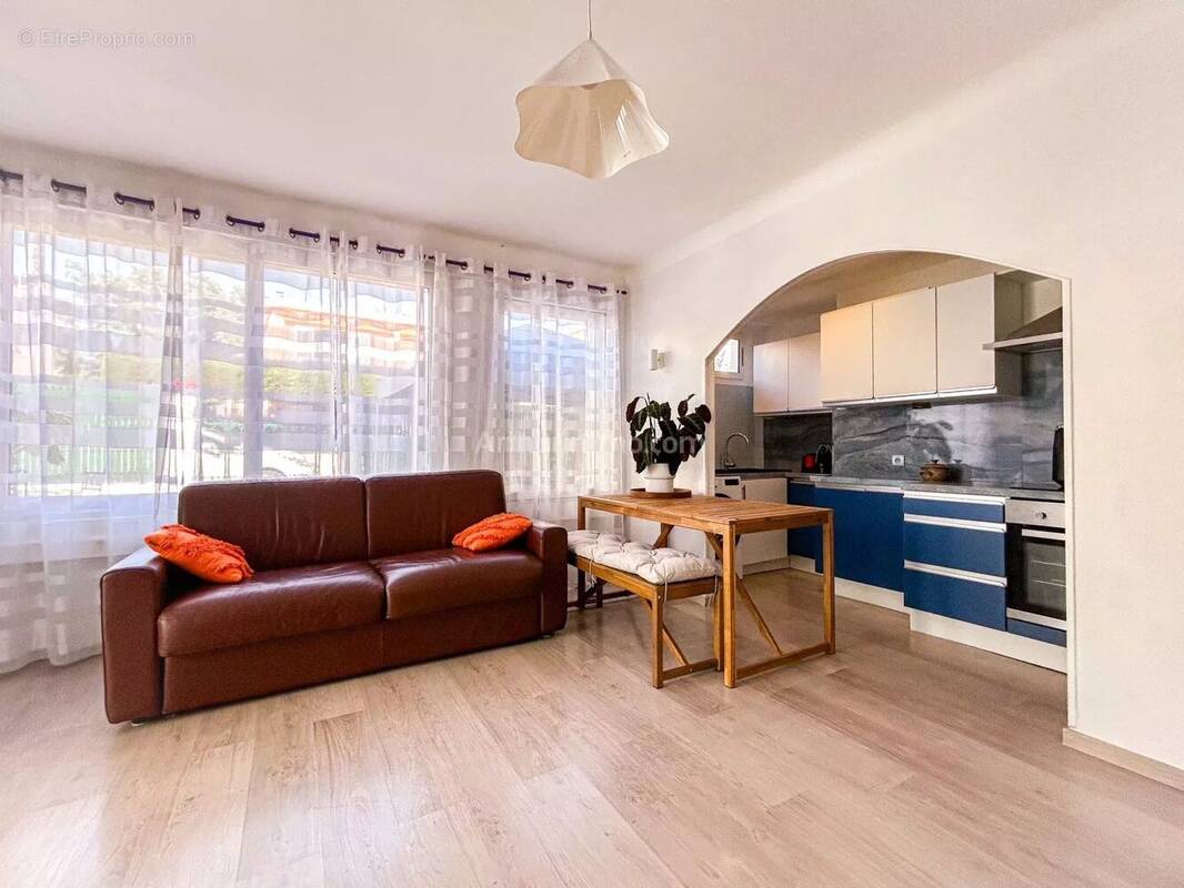 Appartement à VILLENEUVE-LOUBET