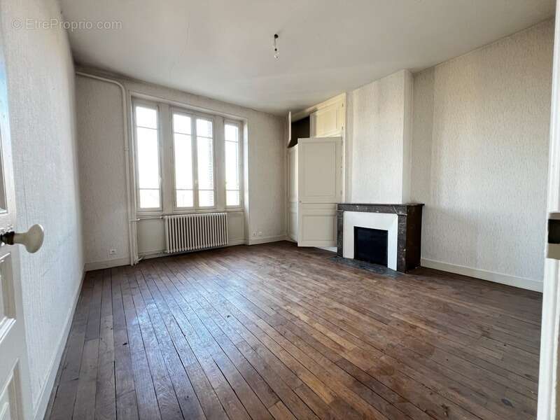 Appartement à LA CLAYETTE