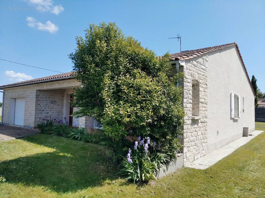 Maison à PUYMOYEN