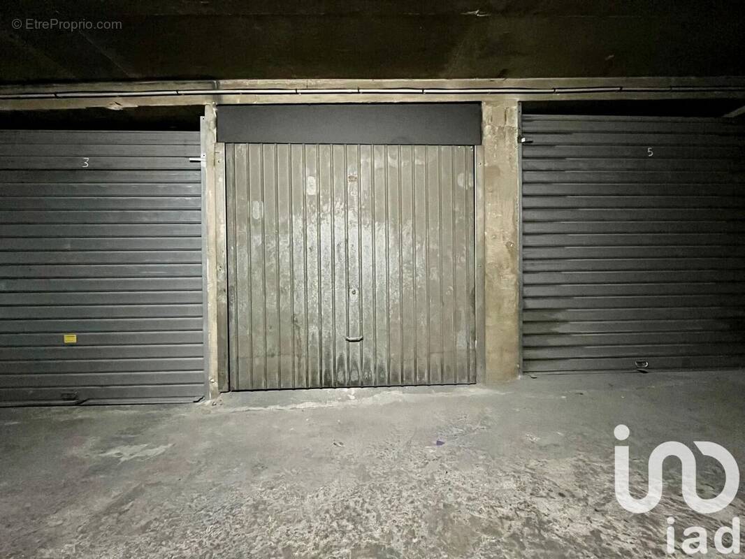 Photo 1 - Parking à MARSEILLE-10E