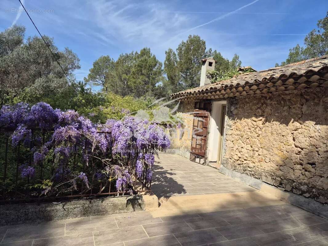 Maison à ENTRECASTEAUX