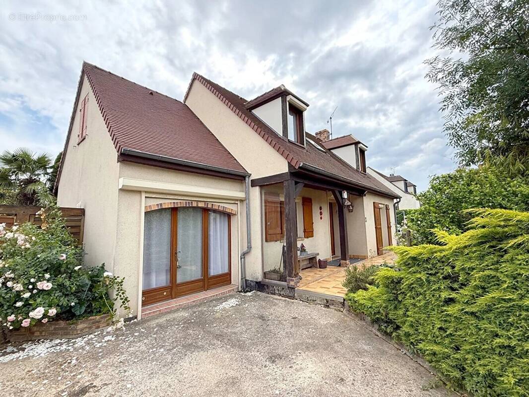 Maison à HOUDAN